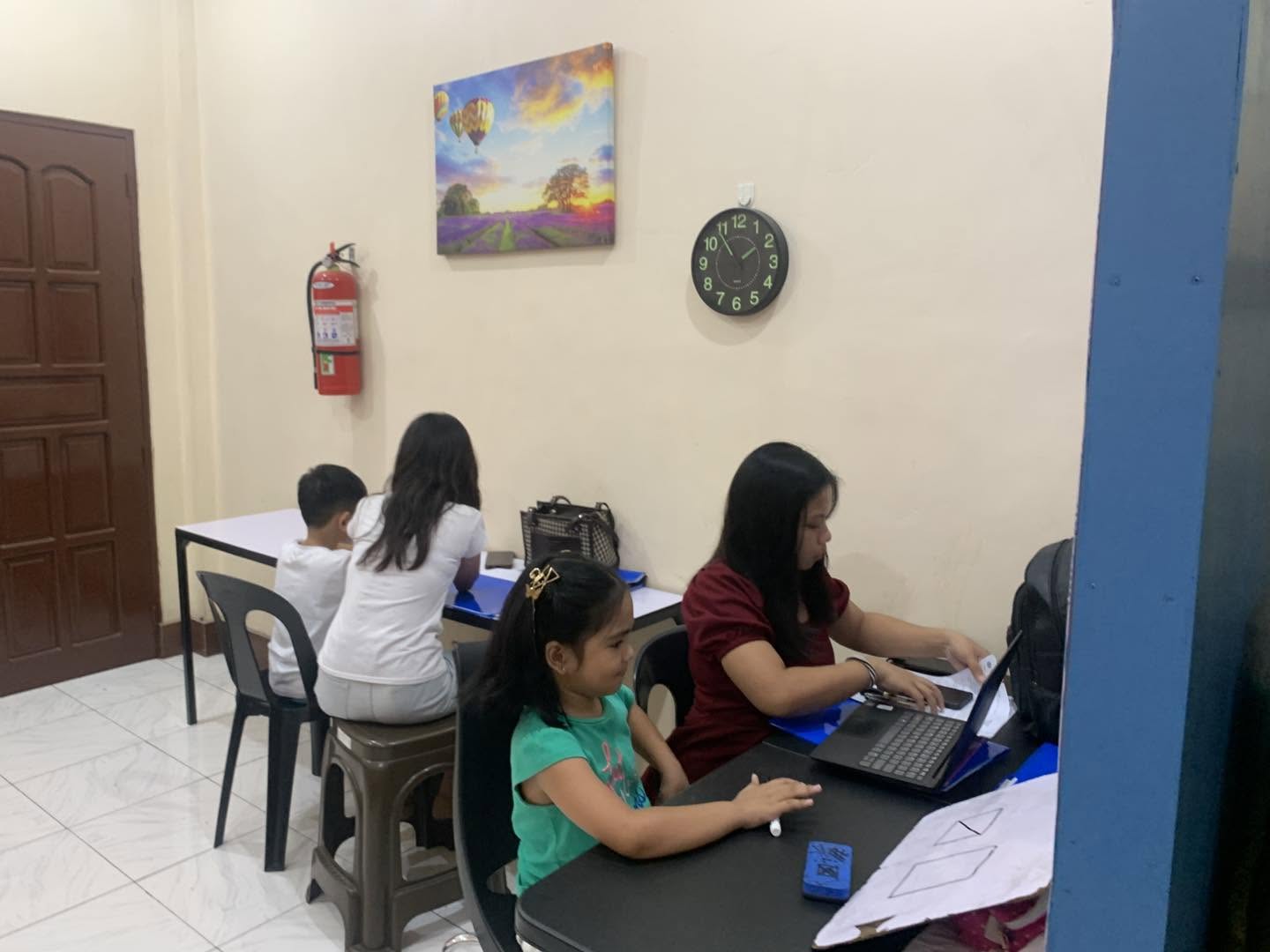 A learner receiving guided tutorial support